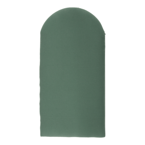 Das KraftKids Wandpaneel abgerundet Doppelkrepp in Grün mit Stoffbezug und abgerundetem Top ist ideal für moderne Wandgestaltung und wird vor weißem Hintergrund präsentiert.