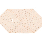 Die KraftKids Babydecke für Babyschale Sommer Musselin Kirschen ist eine pfirsichfarbene Musselindecke mit zartem Kirschenaufdruck, rautenförmig gefaltet mit Klappen und Schlitzen - ideal als Babyschalendecke.