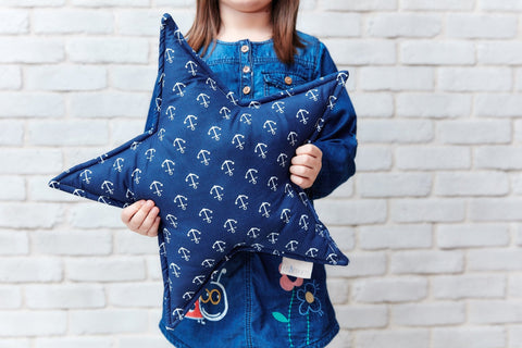 Sternkissen weiße Anker auf Dunkelblau