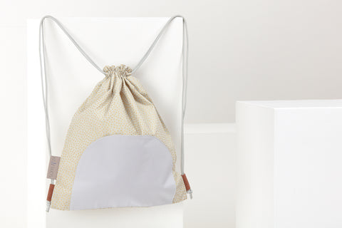 Turnbeutel goldene unregelmäßige Punkte auf olivem Grün