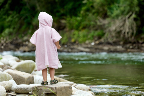 Badeponcho Musselin goldene Punkte auf Rosa