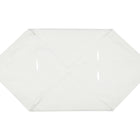 Die KraftKids Babydecke für Babyschale Sommer Leinen leicht grünes Weiß hat ein weißes, sechseckiges Design mit einem X-förmigen Saum und gefalteten Enden, was sie zu einer stilvollen und leichten Sommer-Babydecke macht.